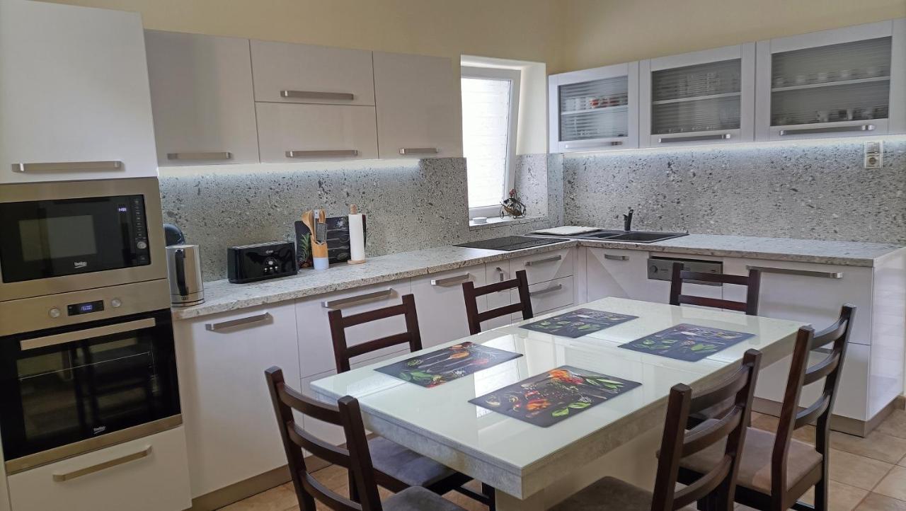 Апартаменты Zimmerferi Apartman Кестхей Экстерьер фото